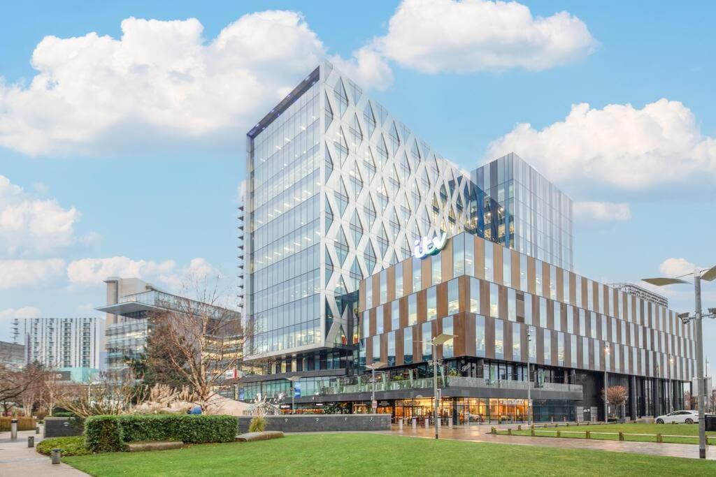 Stylish Mediacity 2Bed, Sleeps 6, Amazing Views Manchester Esterno foto