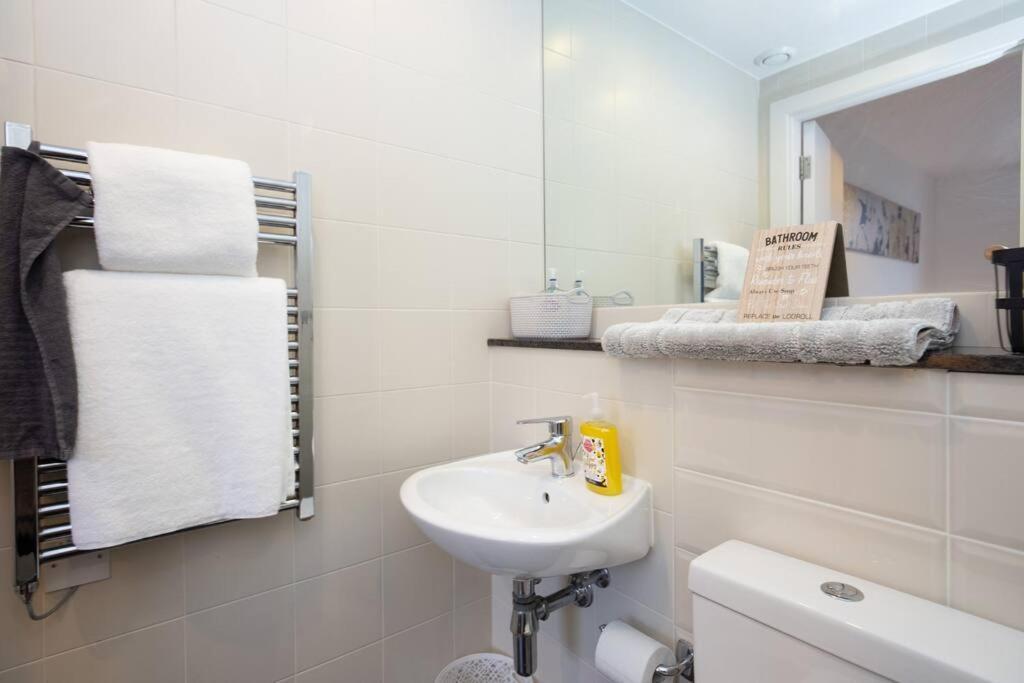 Stylish Mediacity 2Bed, Sleeps 6, Amazing Views Manchester Esterno foto
