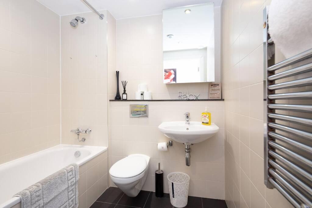 Stylish Mediacity 2Bed, Sleeps 6, Amazing Views Manchester Esterno foto