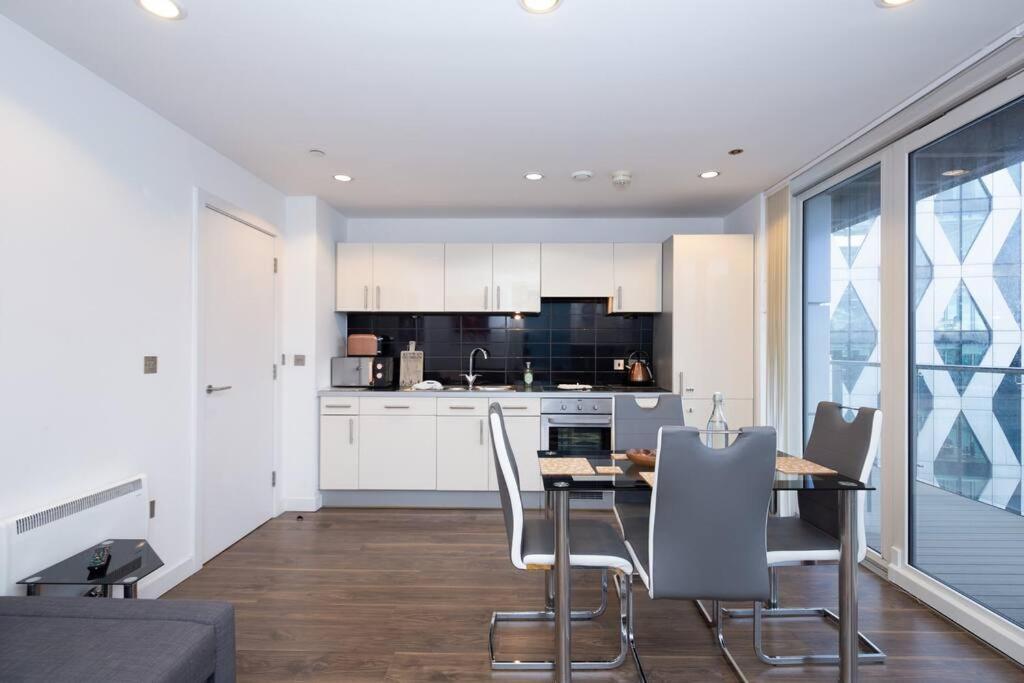Stylish Mediacity 2Bed, Sleeps 6, Amazing Views Manchester Esterno foto