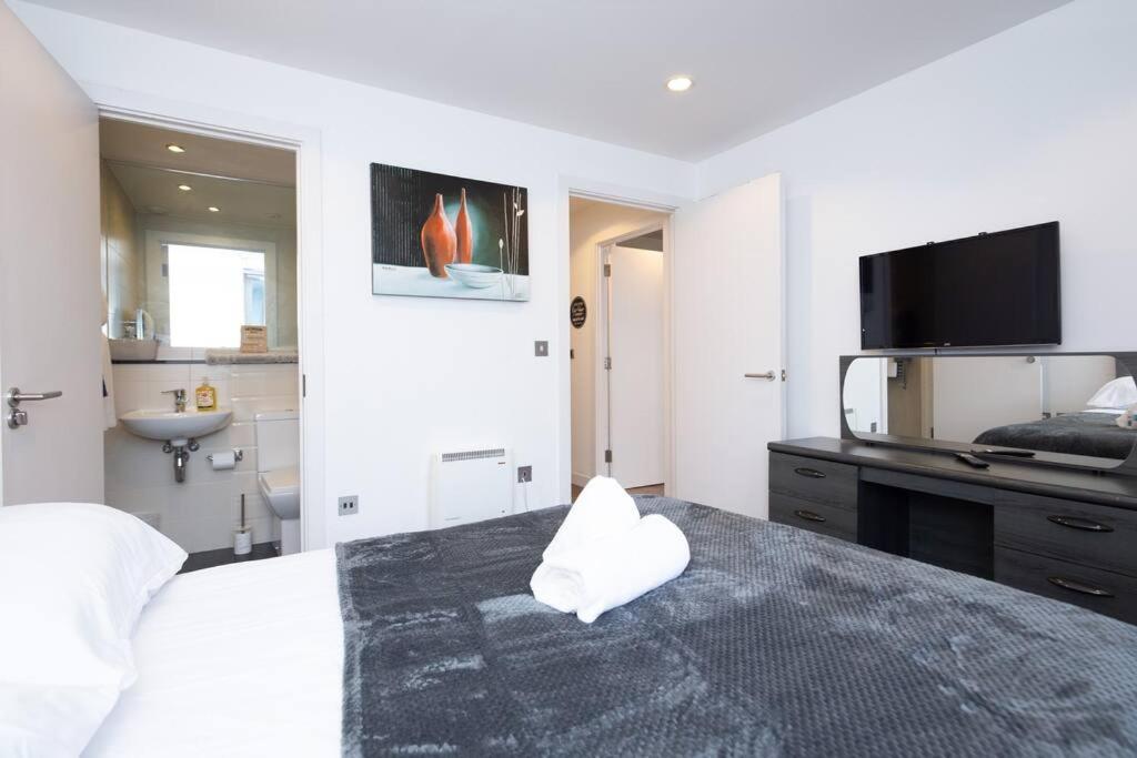 Stylish Mediacity 2Bed, Sleeps 6, Amazing Views Manchester Esterno foto