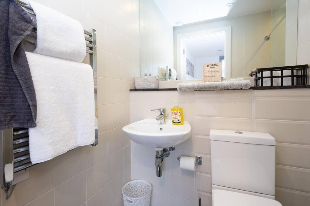 Stylish Mediacity 2Bed, Sleeps 6, Amazing Views Manchester Esterno foto