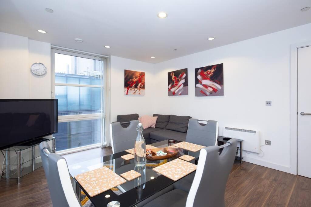 Stylish Mediacity 2Bed, Sleeps 6, Amazing Views Manchester Esterno foto