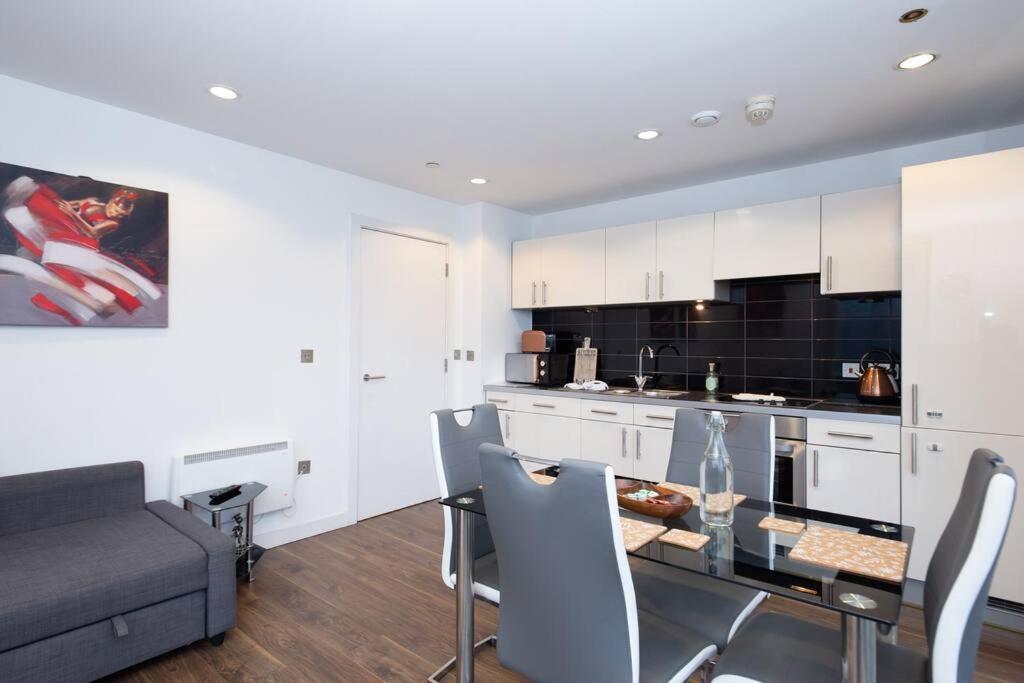 Stylish Mediacity 2Bed, Sleeps 6, Amazing Views Manchester Esterno foto