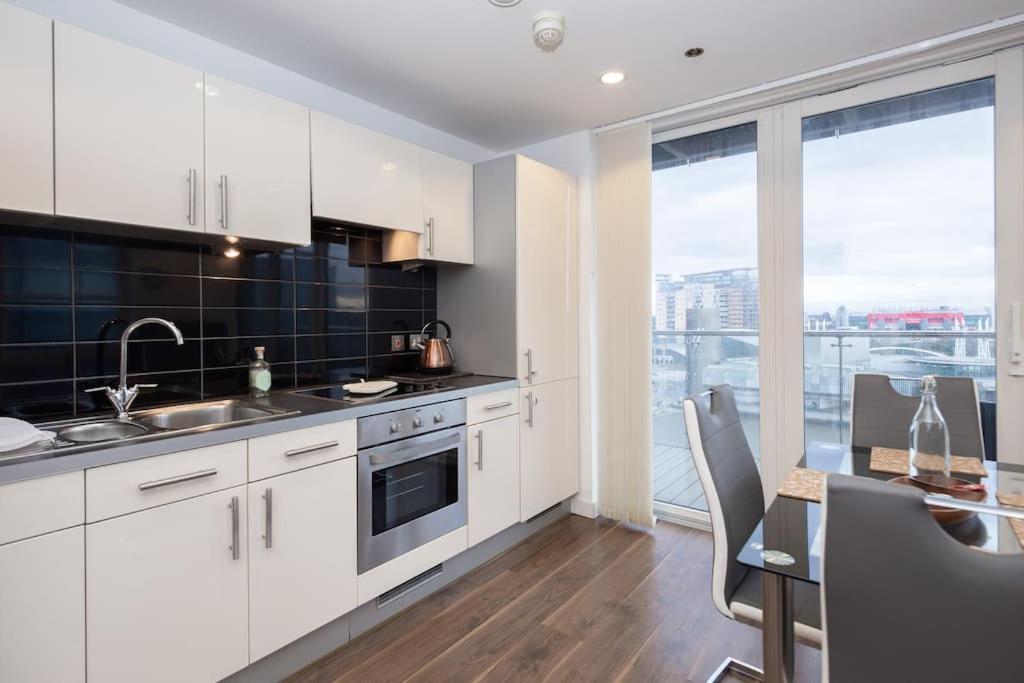 Stylish Mediacity 2Bed, Sleeps 6, Amazing Views Manchester Esterno foto