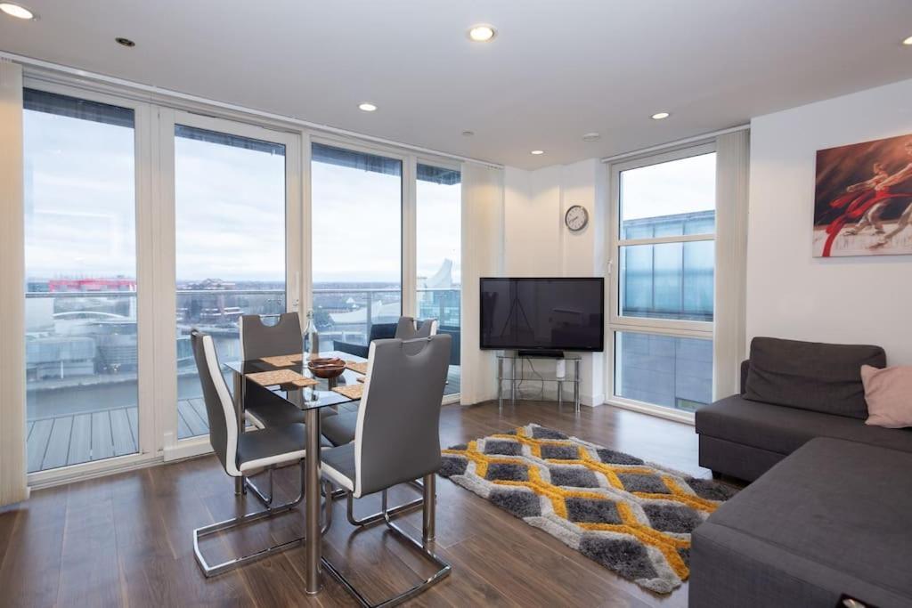 Stylish Mediacity 2Bed, Sleeps 6, Amazing Views Manchester Esterno foto